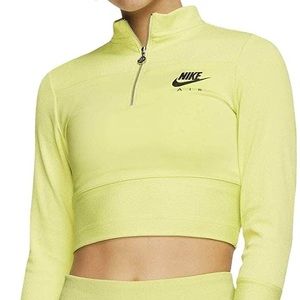 NWOT NIKE Cropped Workout Top